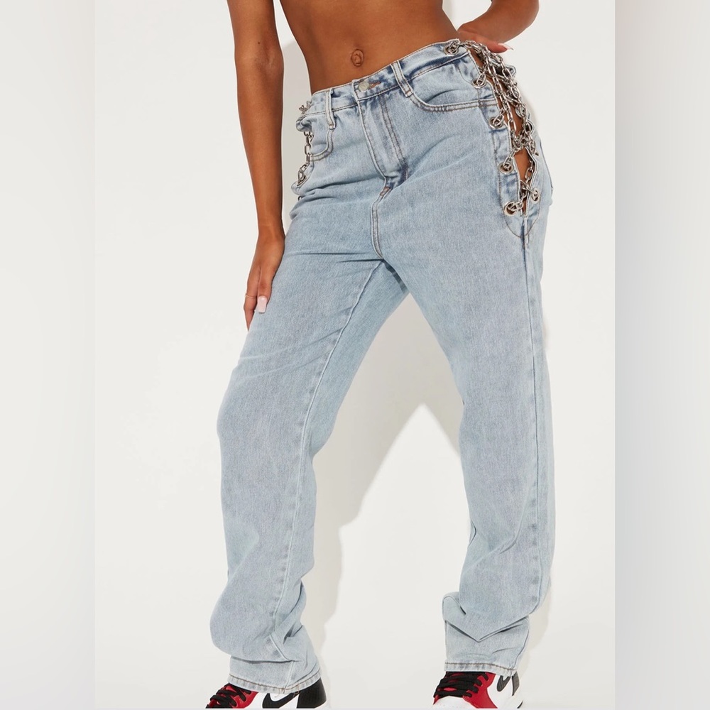 New with tags Fashion Nova Breaking Chains Straight Leg Jeans